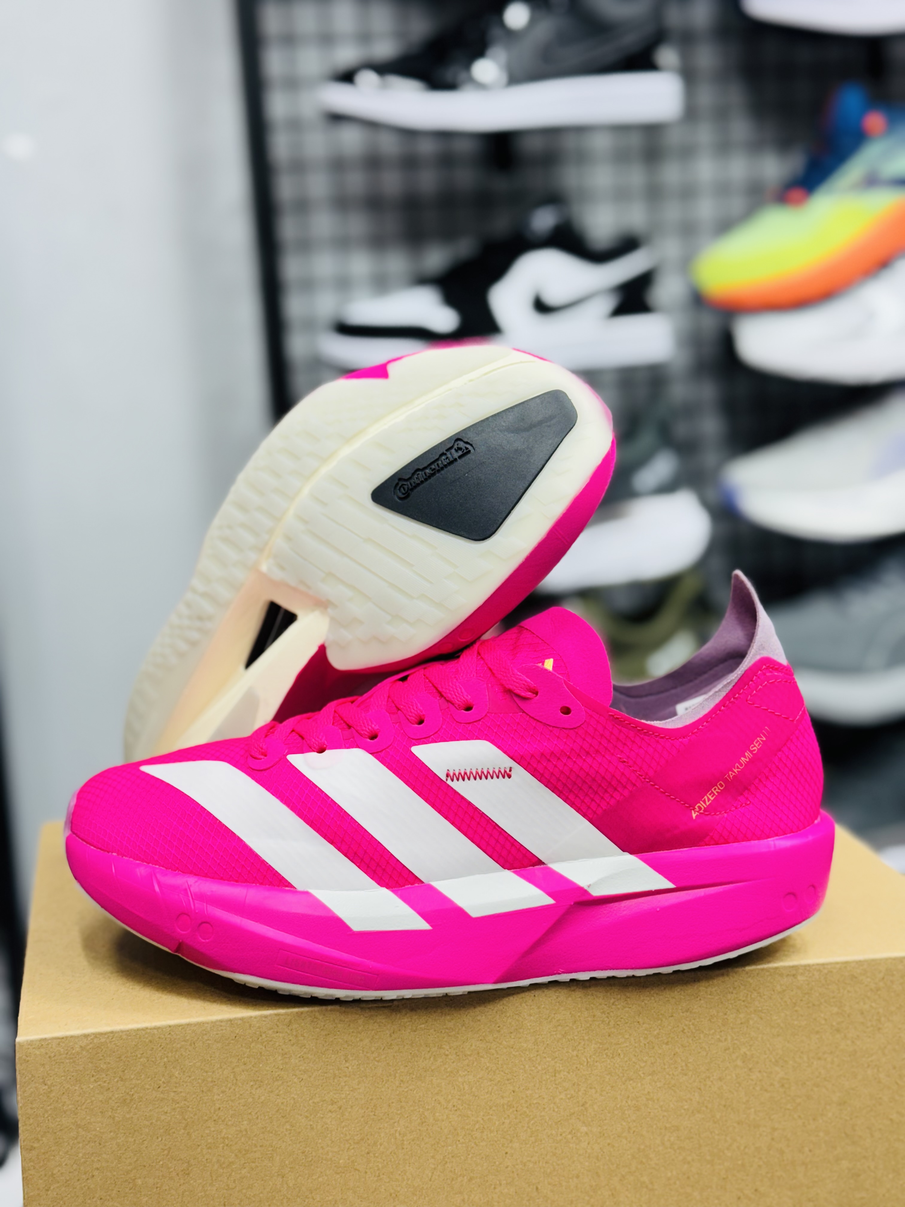 کتونی  زنانه آدیداس آدیزیرو تاکومی سن۱۱/سایز بندی ۳۷ تا ۴۰/کیفیت مستر درجه۱ وارداتی /نرم و راحت /تک و عمده موجود  adidas adizero
