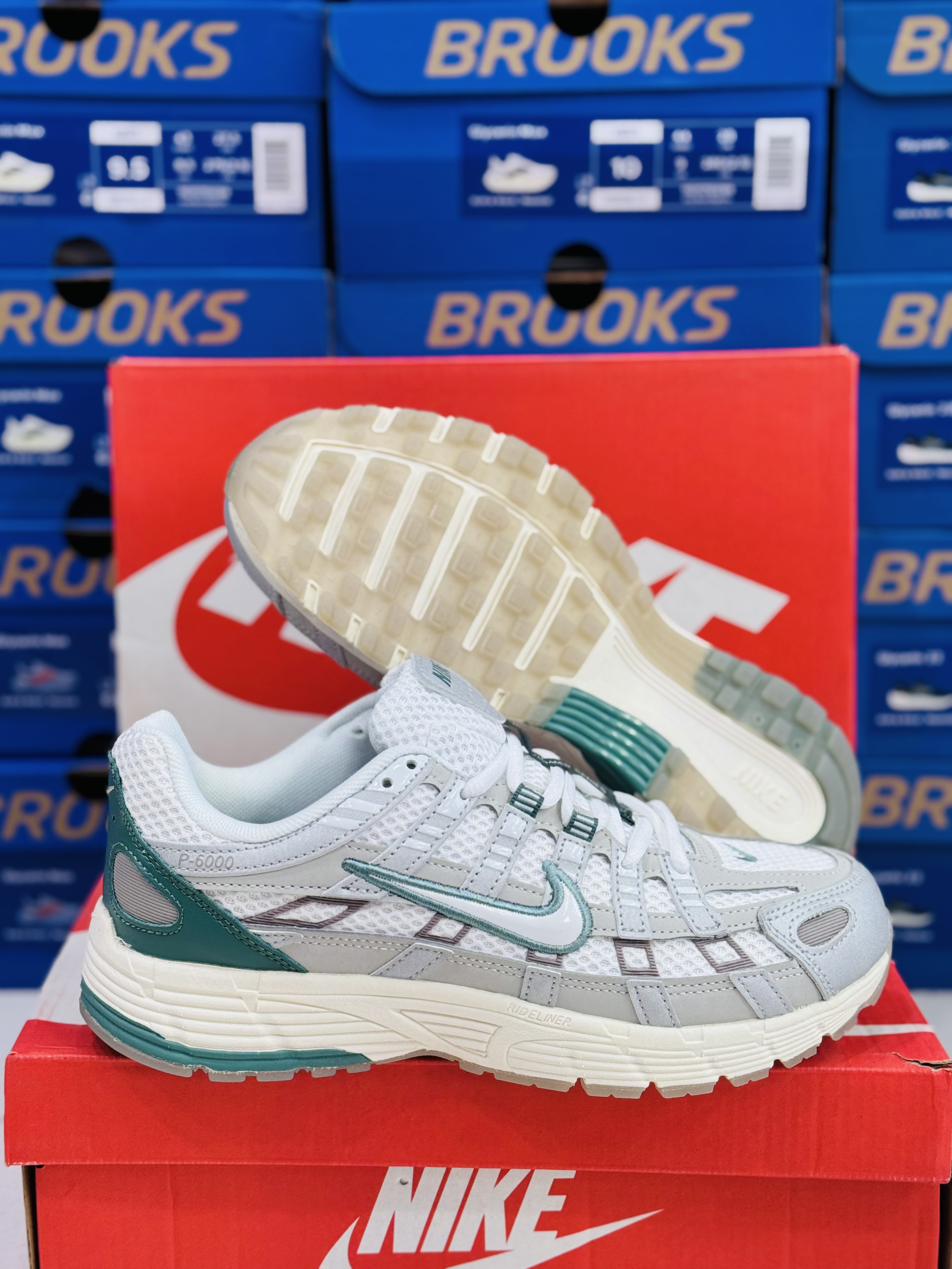 کتونی نایک p6000 مستر درجه ۱/سایز بندی 40 تا 45 /بالترین کوالیتی A/خاص و شیک /تک و عمده موجود Nike p6000